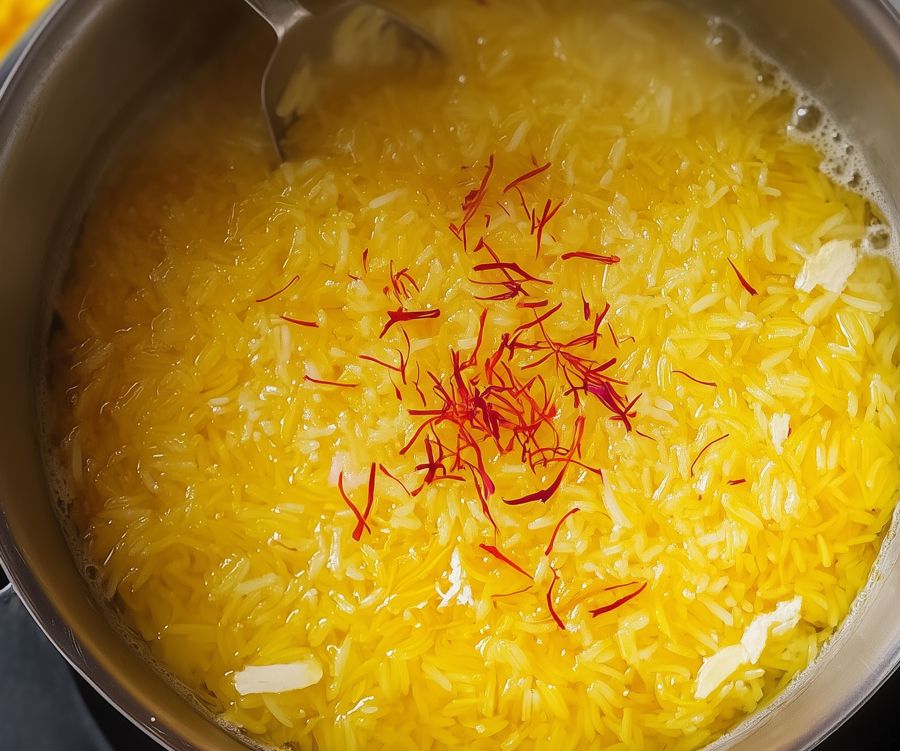Proceso de preparación de Arroz con maíz y camarones al ajillo