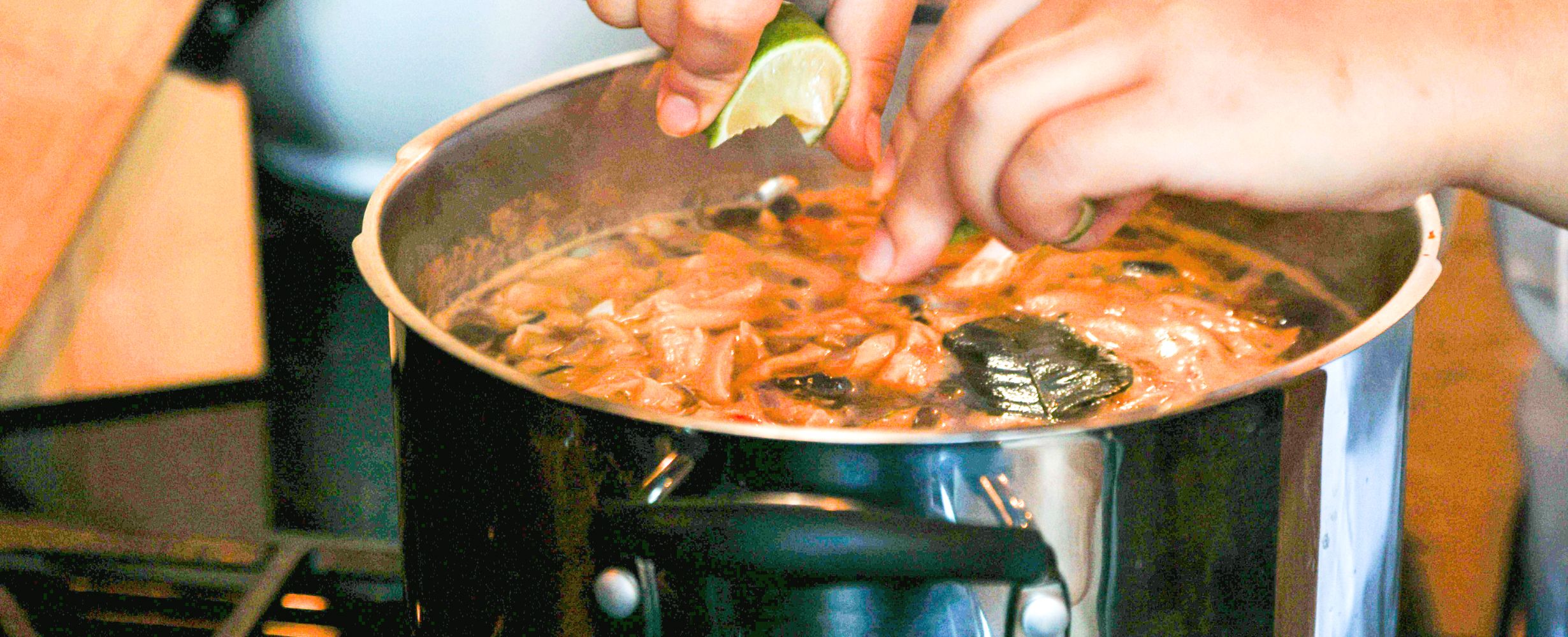 Sopa Tom Yum listo para servir